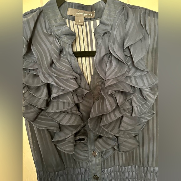 Ruffle front button down Mini - Picture 4 of 5